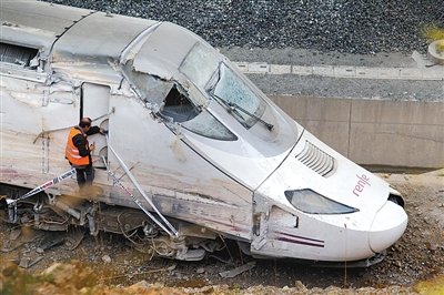 快速列車的車頭沒有受到太大損壞。