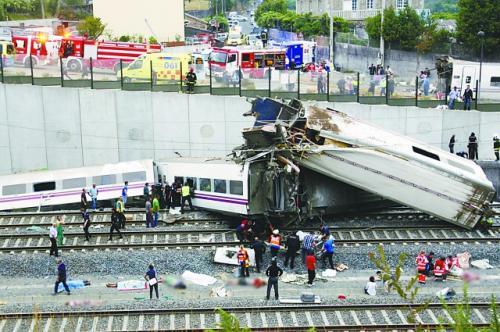 當(dāng)?shù)貢r(shí)間24日晚，西班牙一列火車在圣地亞哥-德孔波斯特拉附近脫軌，造成至少78人死亡、上百人受傷。