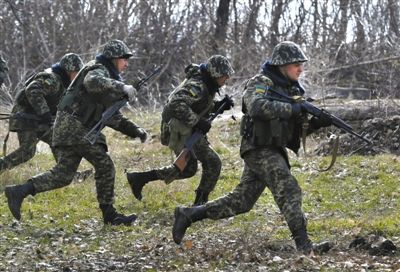 當?shù)貢r間3月21日，烏克蘭邊防部隊在俄烏邊境軍演。