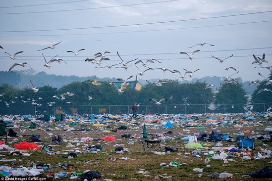 英國最大露天音樂節(jié)落幕 留下近1700噸垃圾