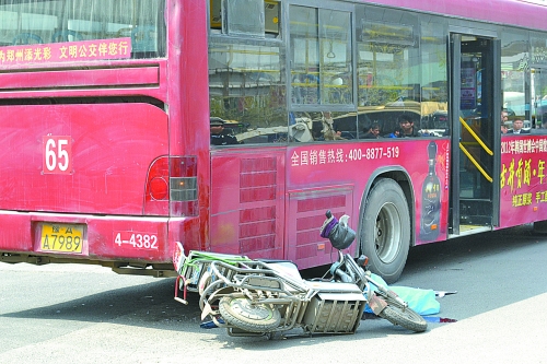 鄭州11歲女孩慘死公交車輪下