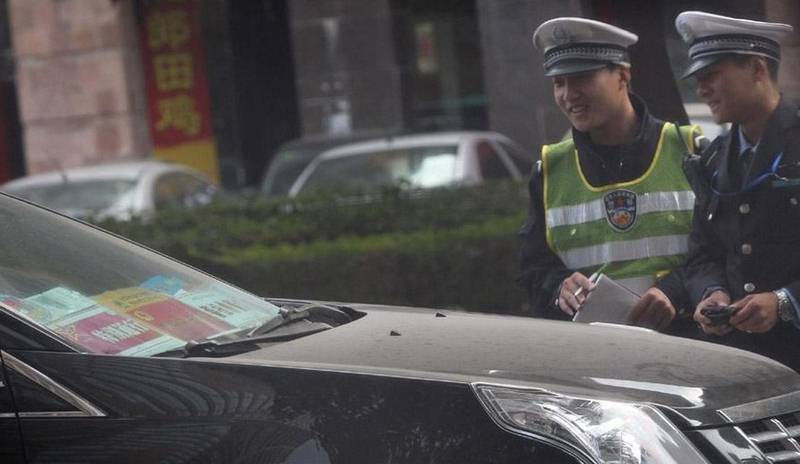 深圳現(xiàn)“史上最多通行證車”無牌豪車