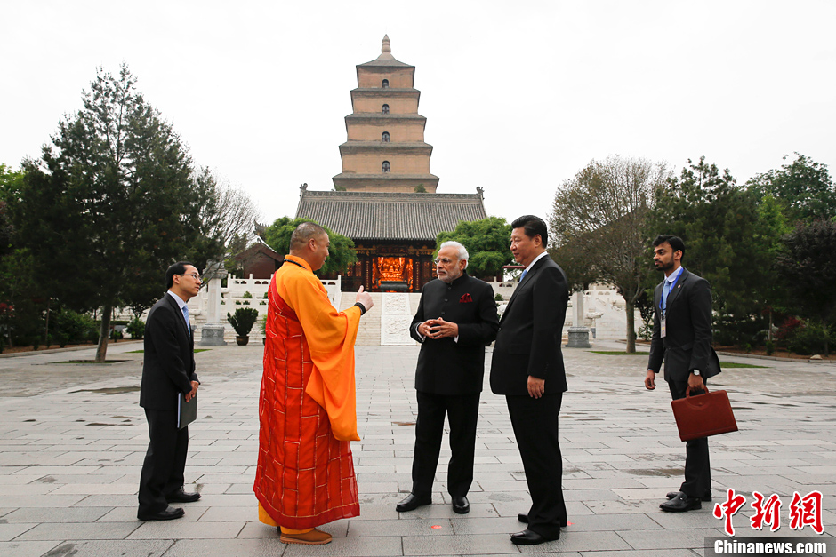 習(xí)近平陪同印度總理莫迪參觀西安大慈恩寺