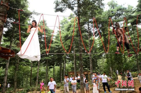 “野獸”叢林里狂追美女 白云山叢林挑戰(zhàn)賽亮點(diǎn)紛呈