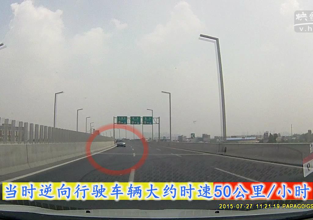 警察叔叔  大眾717逆行