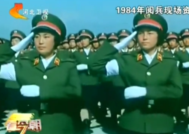 閱兵式上的女兵方隊(duì)