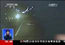 夫妻吵架賭氣 竟駕車頂警車前行